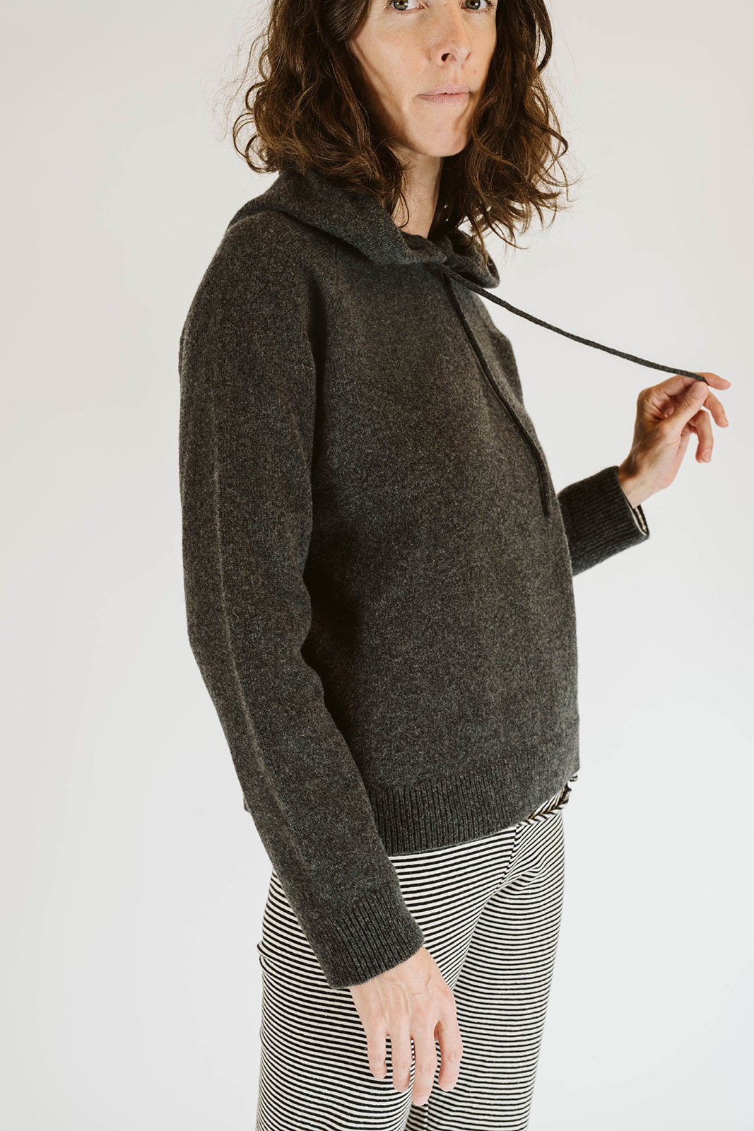 The Agate Cashmere Hoodie | Charcoal