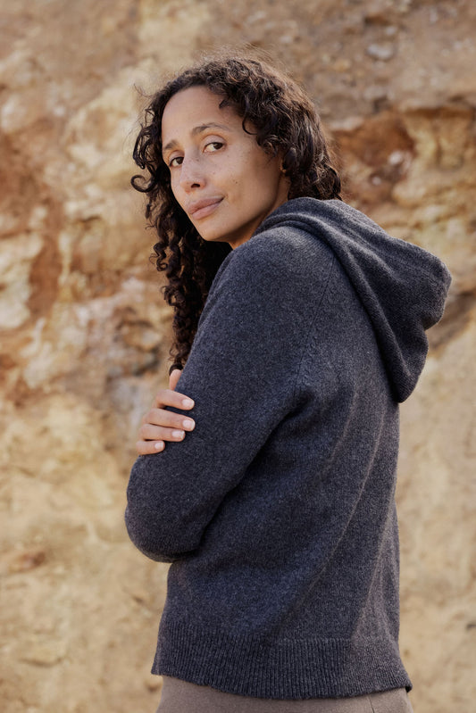 The Agate Cashmere Hoodie | Charcoal