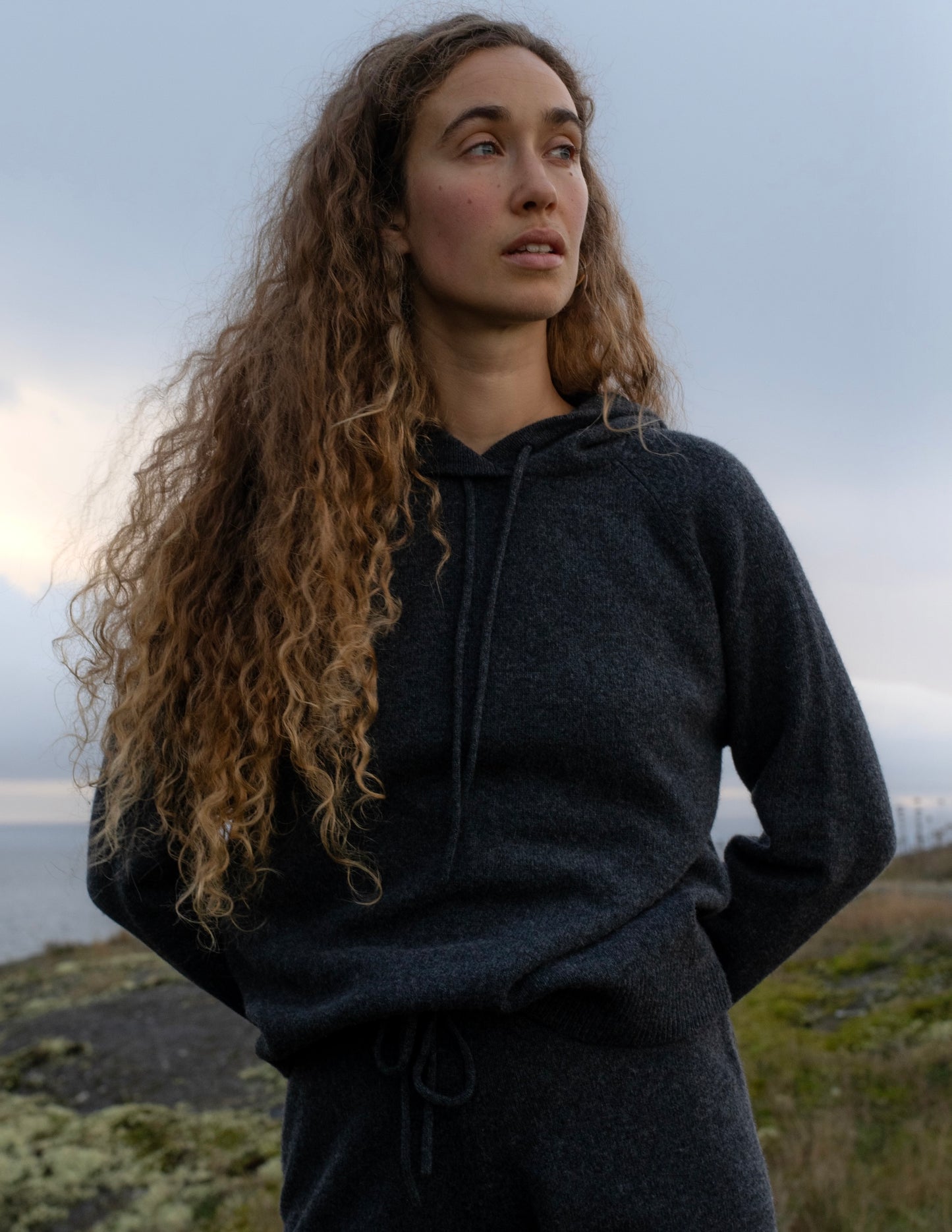 The Agate Cashmere Hoodie | Charcoal