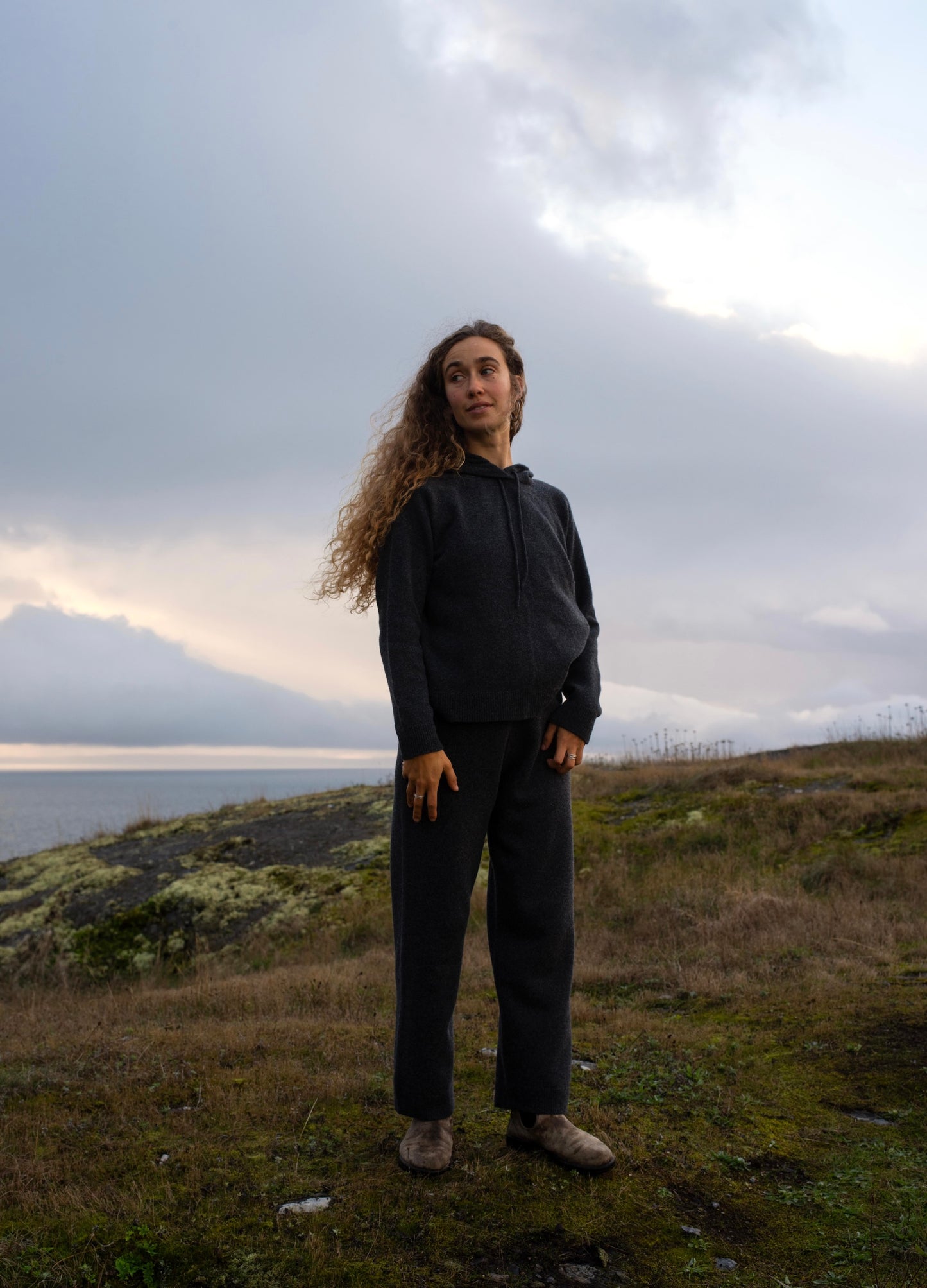 The Agate Cashmere Hoodie | Charcoal