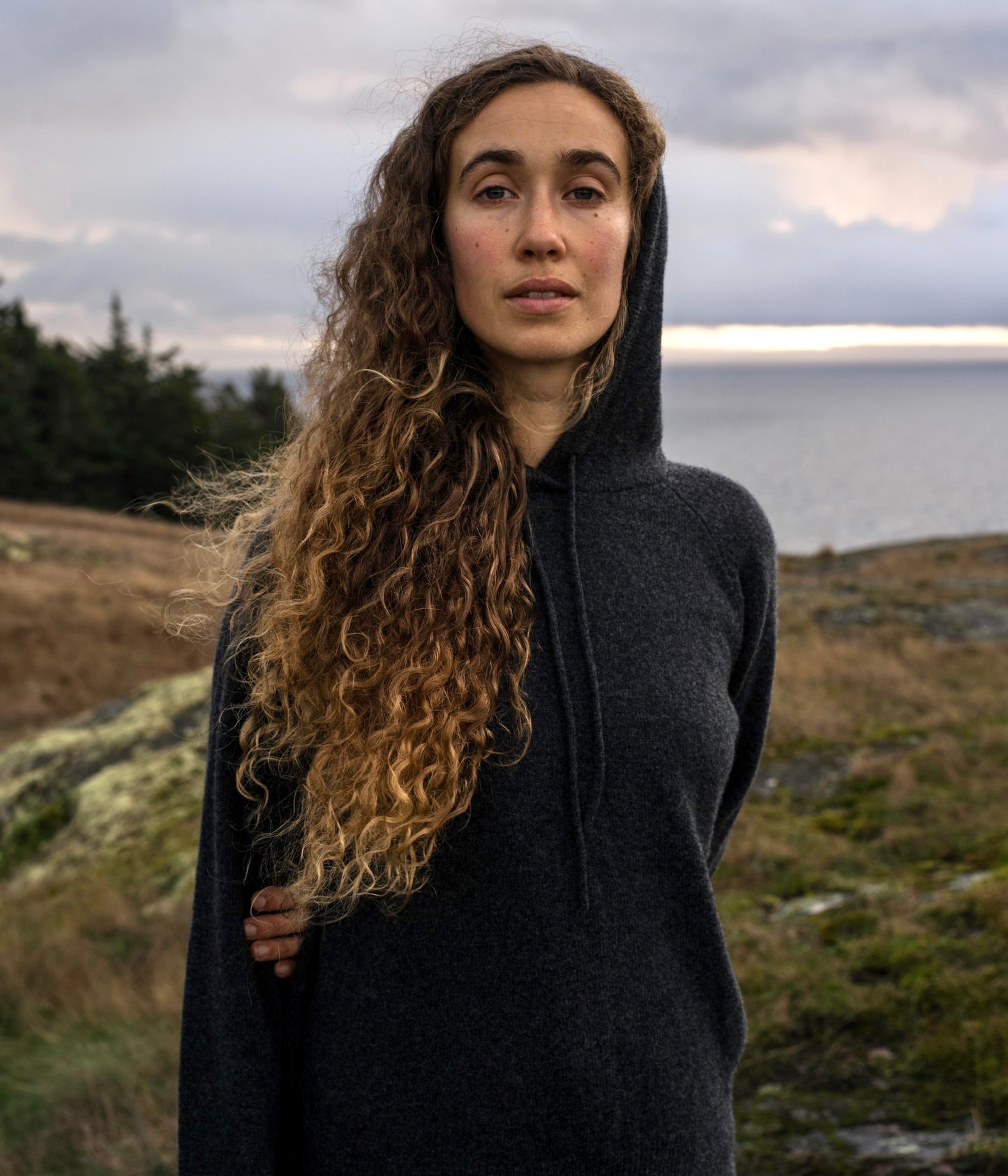 The Agate Cashmere Hoodie | Charcoal