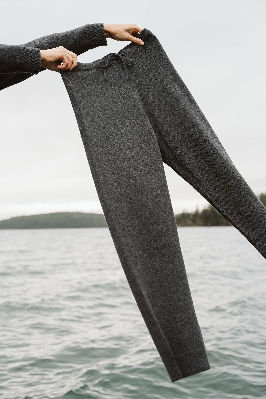 The Agate Cashmere Pant | Charcoal