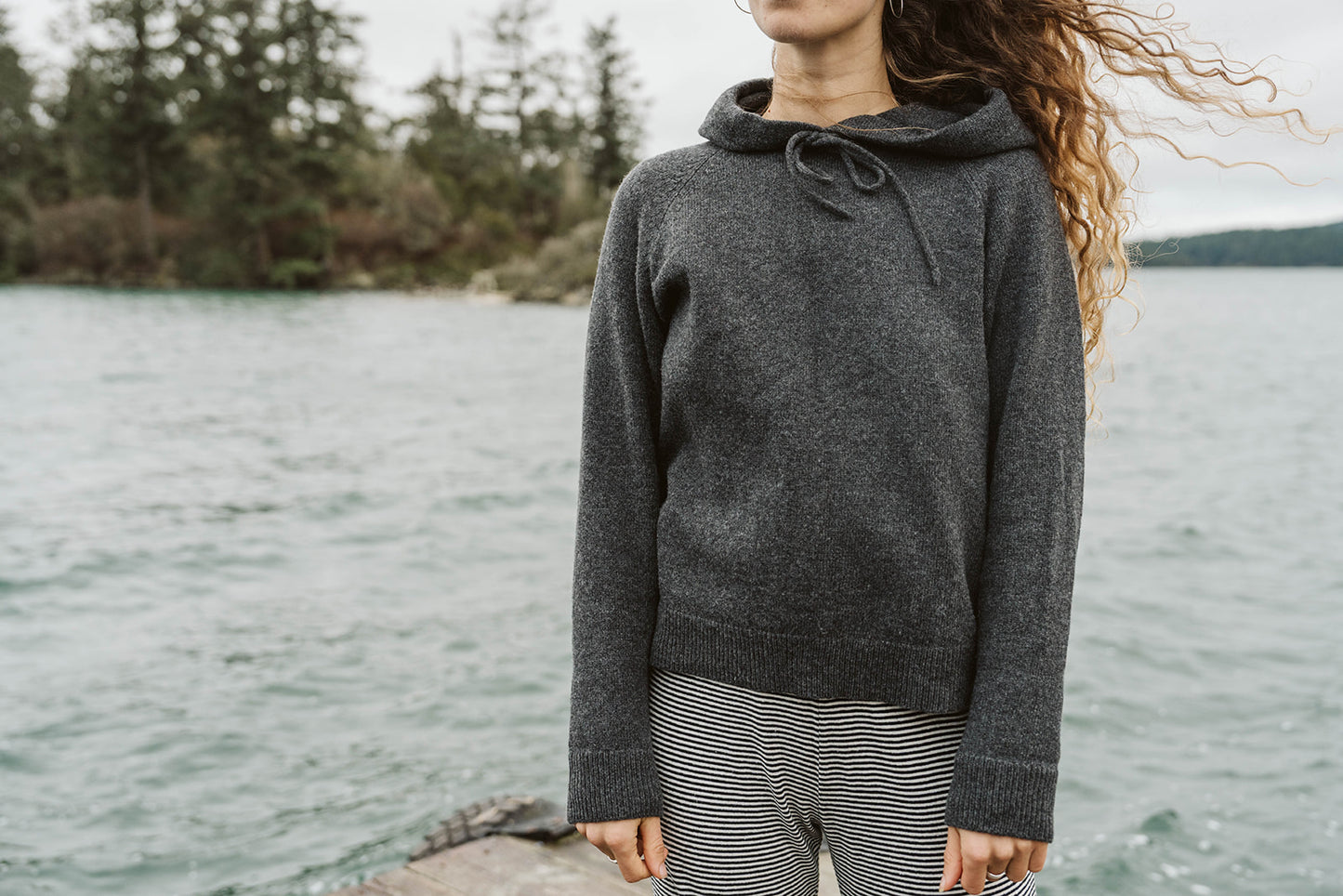 The Agate Cashmere Hoodie | Charcoal