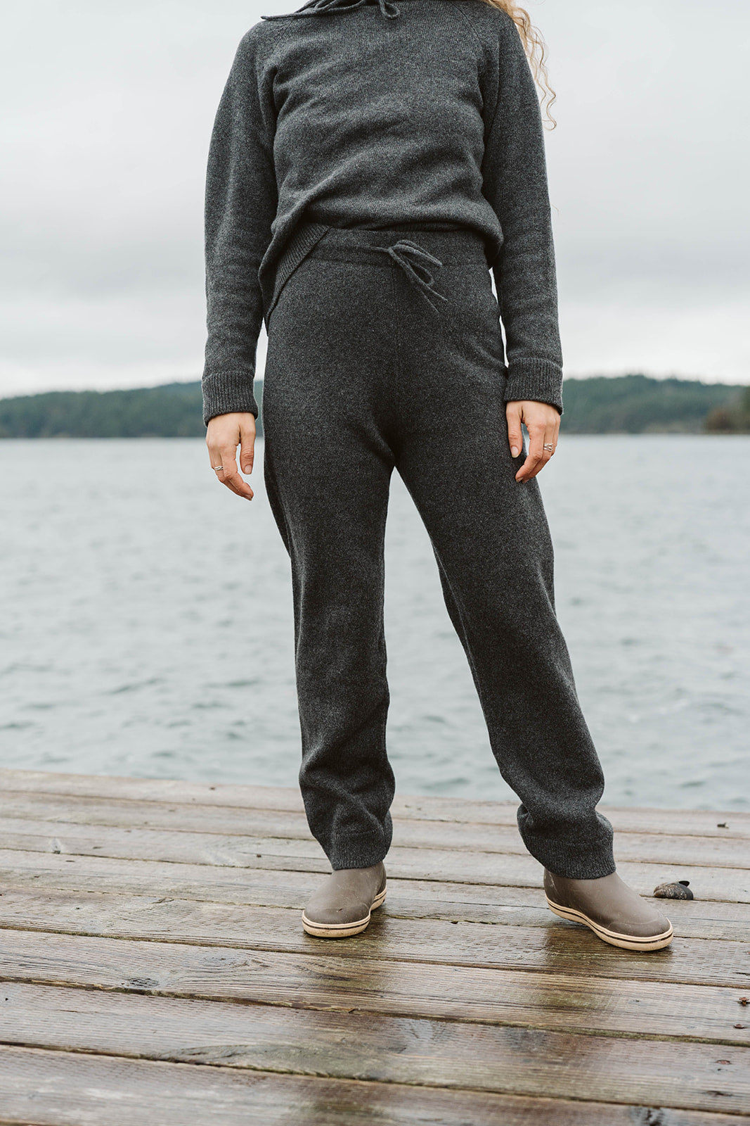 The Agate Cashmere Pant | Charcoal