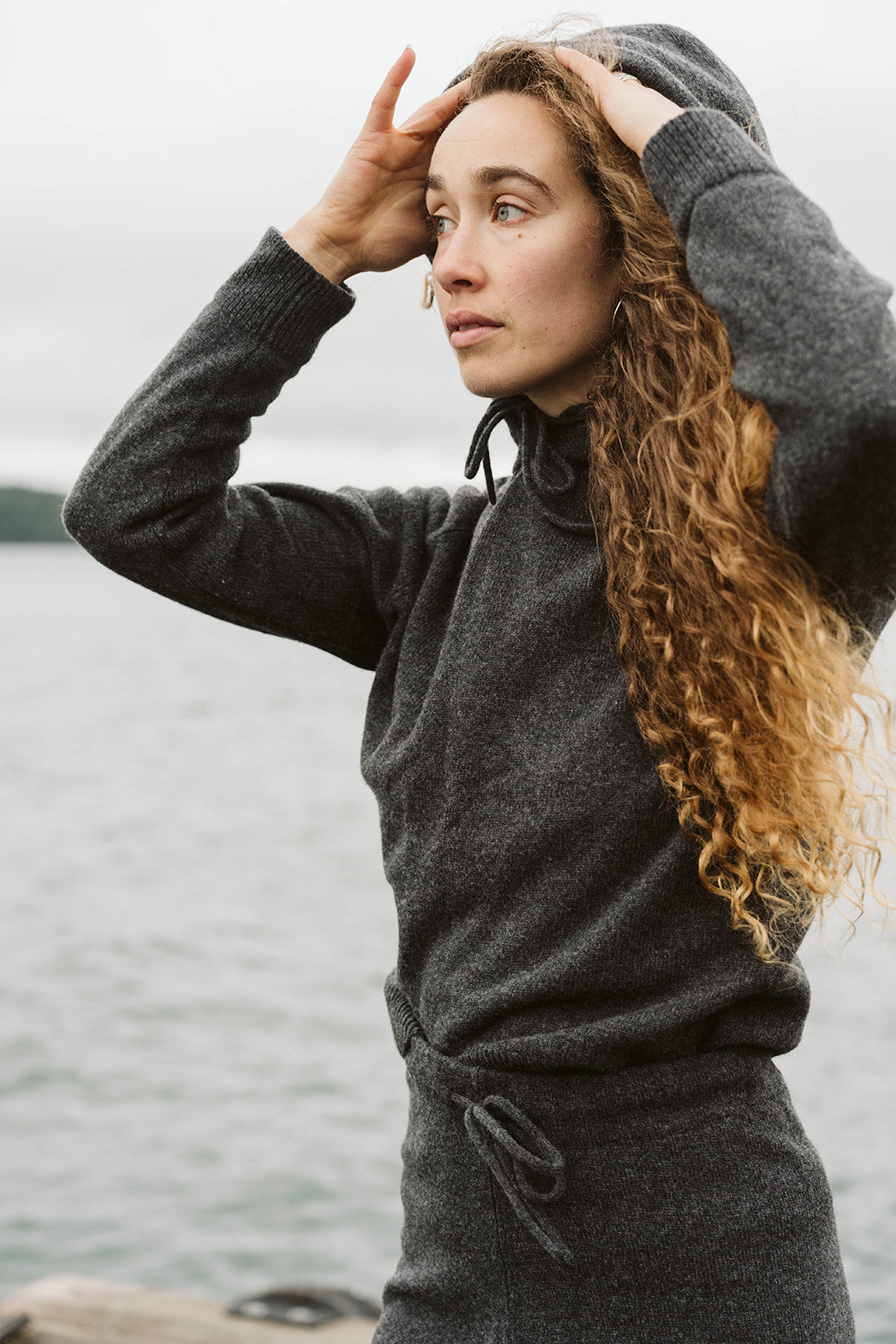 The Agate Cashmere Hoodie | Charcoal