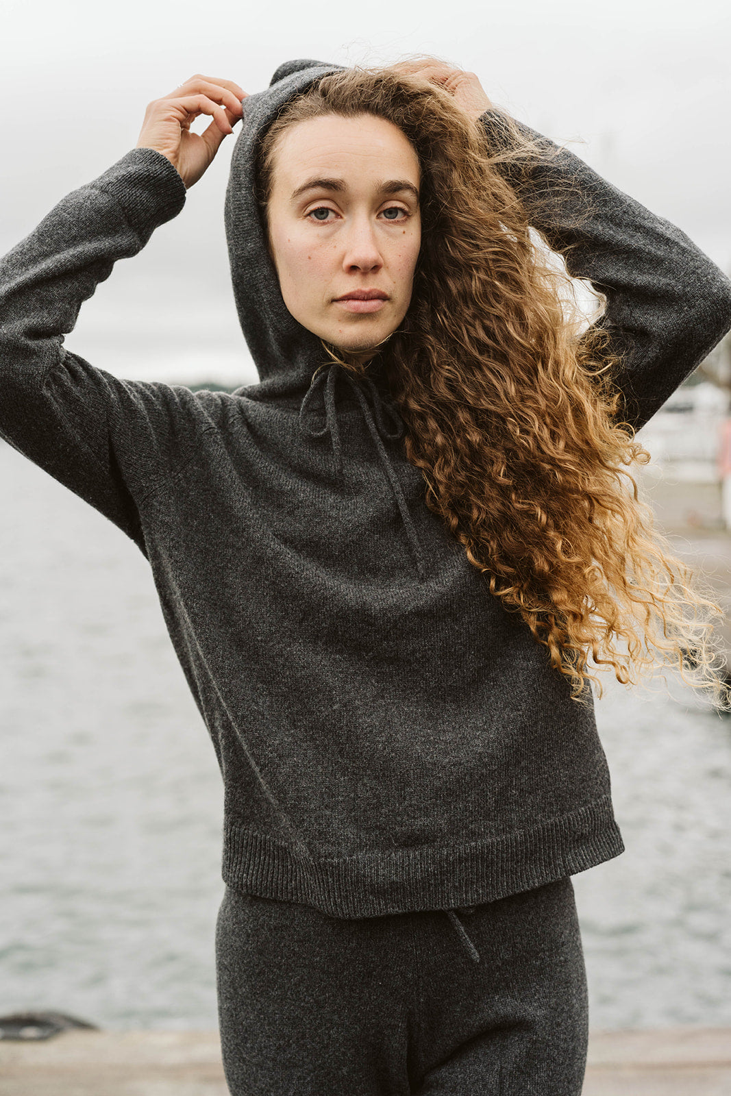 The Agate Cashmere Hoodie | Charcoal