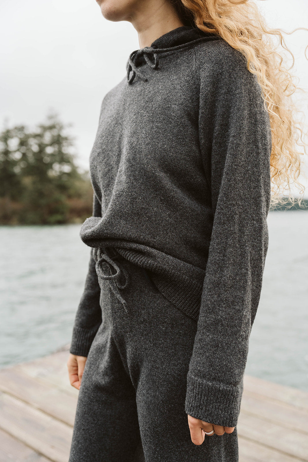 The Agate Cashmere Hoodie | Charcoal